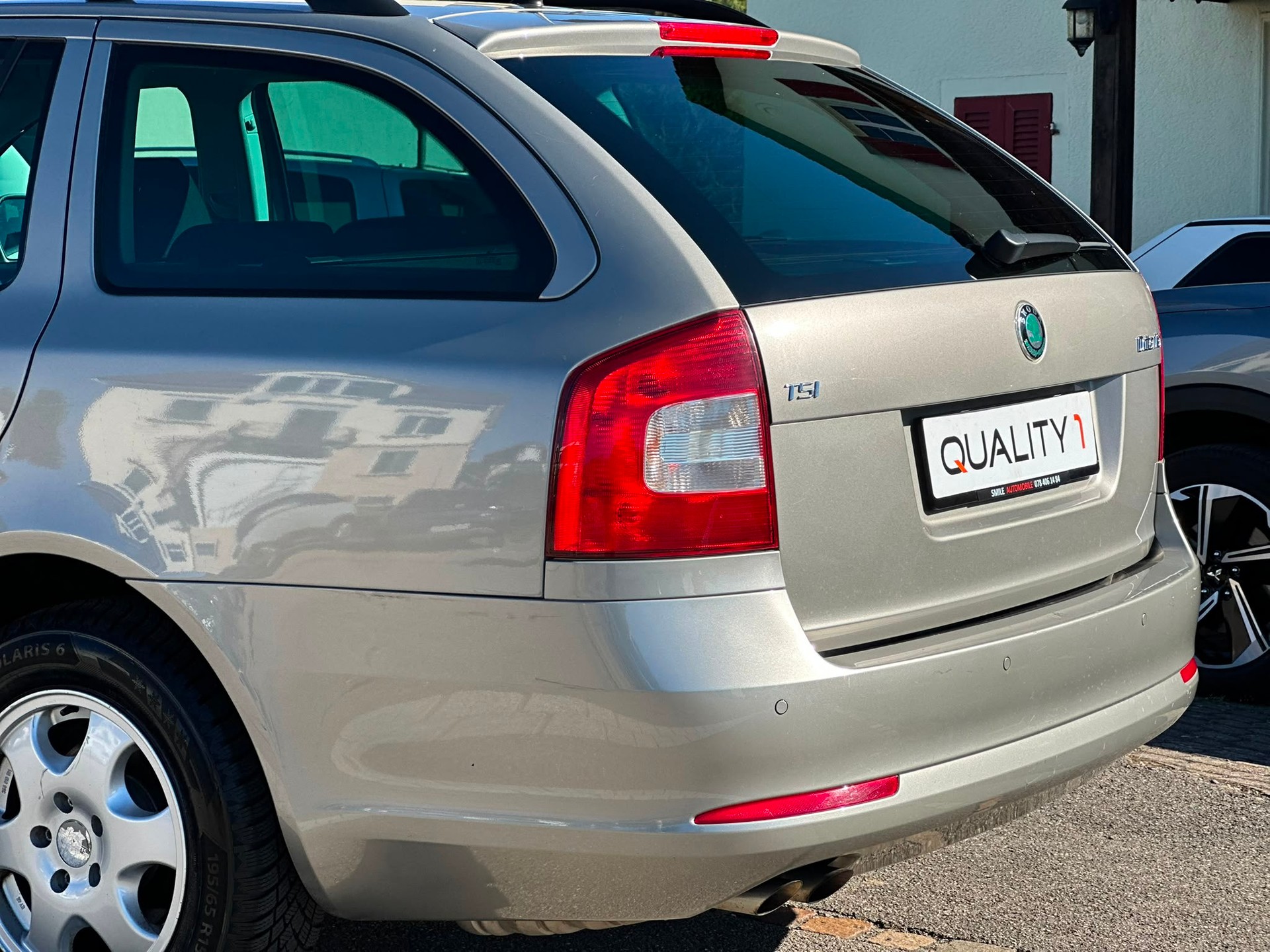SKODA Octavia Combi 1.4 TSI Elegance DSG-image-2