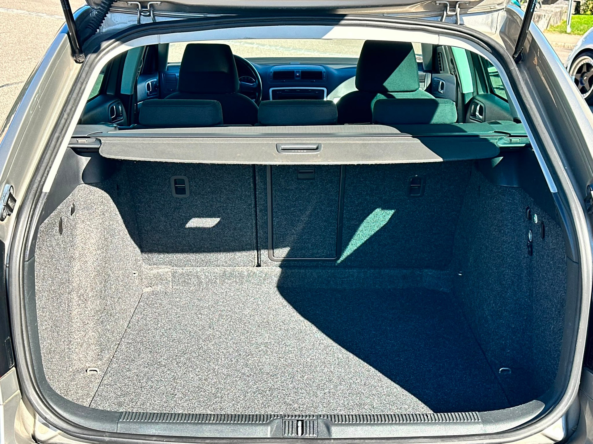 SKODA Octavia Combi 1.4 TSI Elegance DSG-image-11