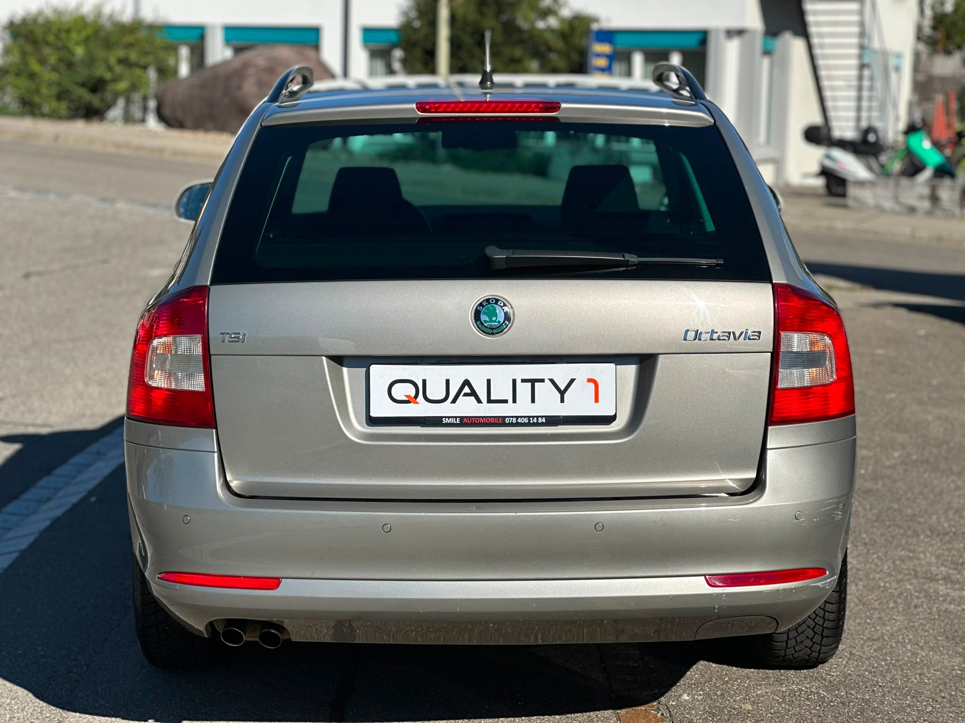 SKODA Octavia Combi 1.4 TSI Elegance DSG-image-4