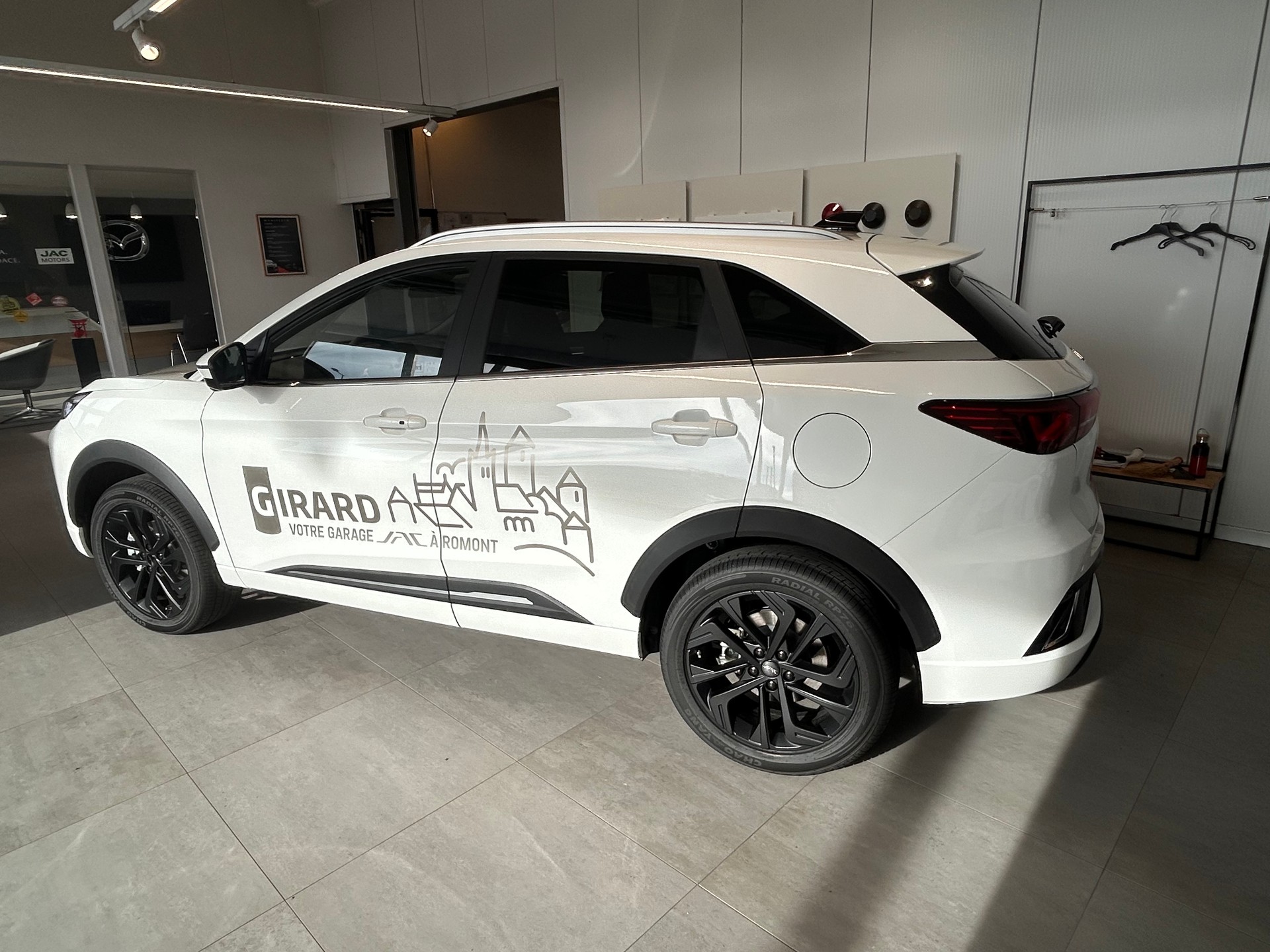 JAC JS6 1.5 PHEV-image-2