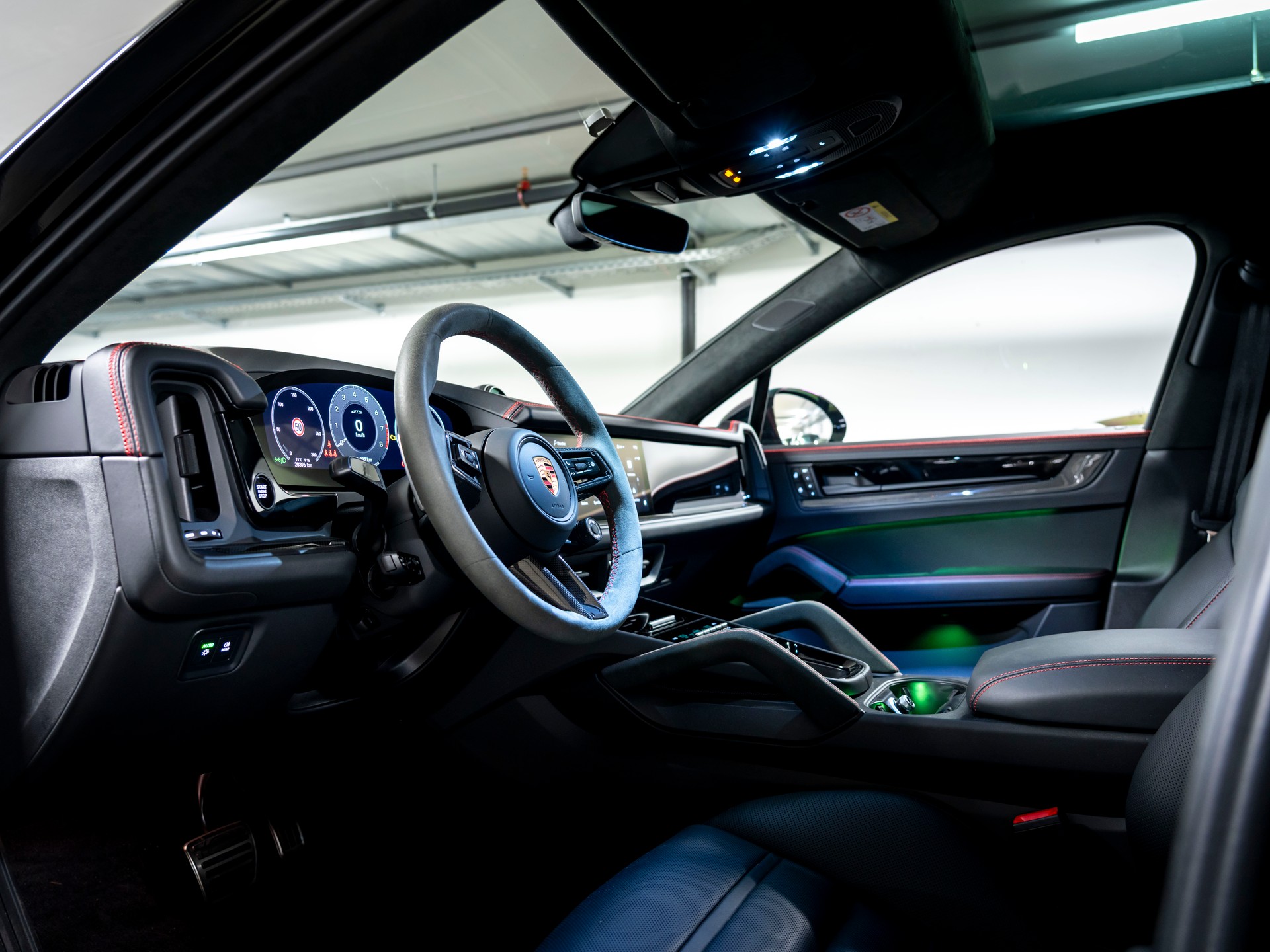 PORSCHE Cayenne Coupé GTS Tiptronic-image-16
