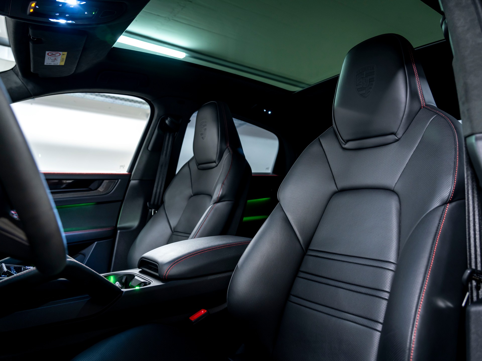PORSCHE Cayenne Coupé GTS Tiptronic-image-14