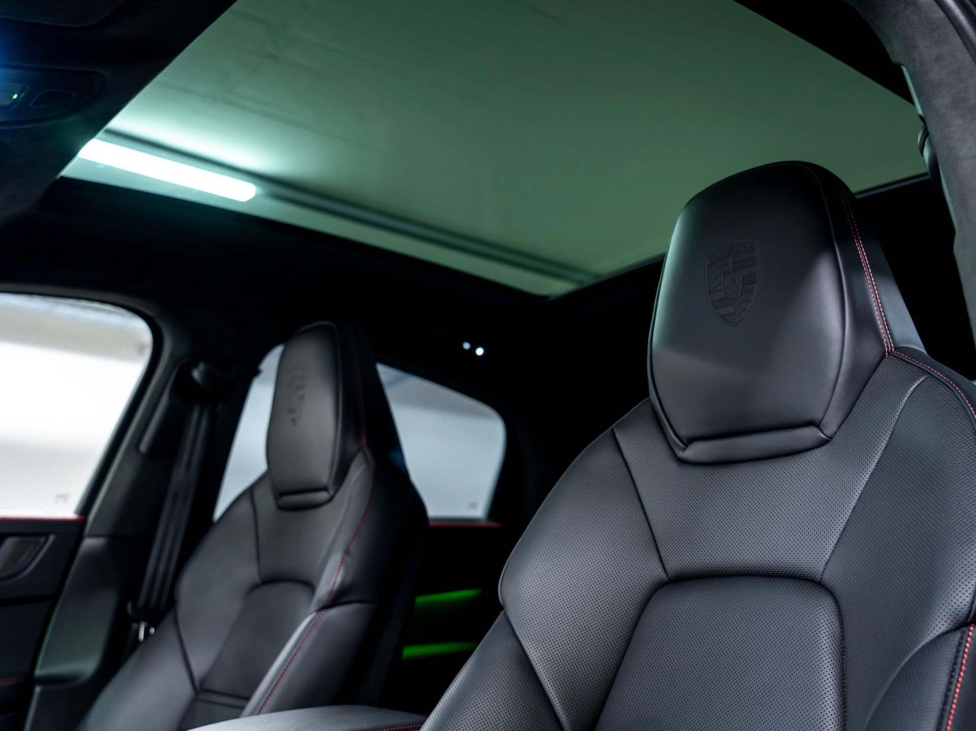 PORSCHE Cayenne Coupé GTS Tiptronic-image-15