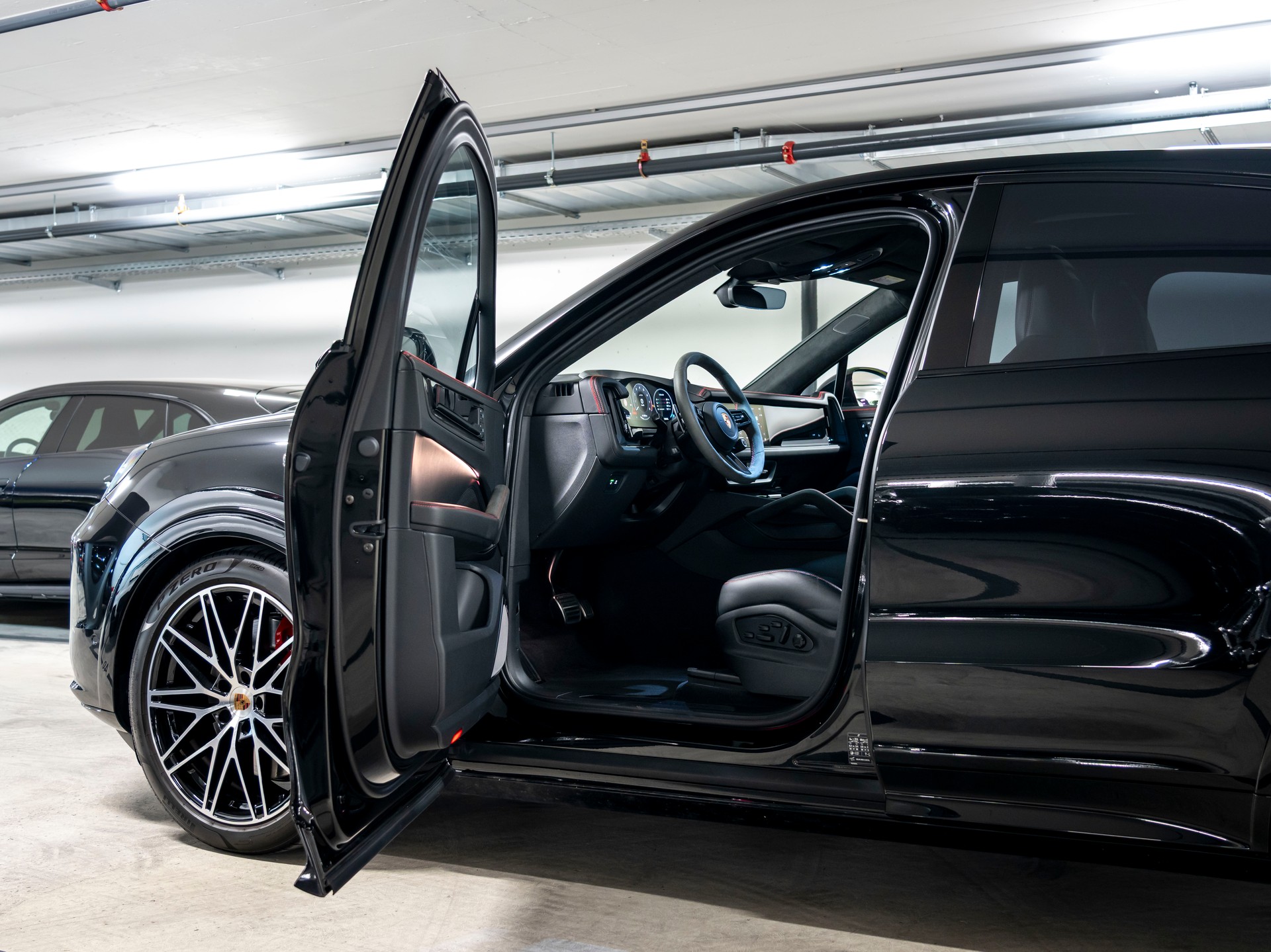 PORSCHE Cayenne Coupé GTS Tiptronic-image-12