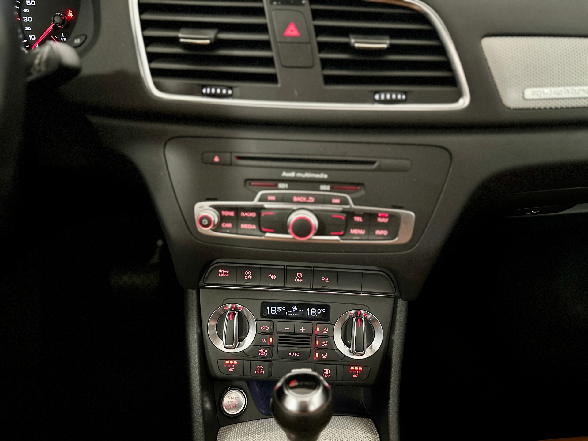 AUDI Q3 2.0 TFSI quattro S-tronic-image-22