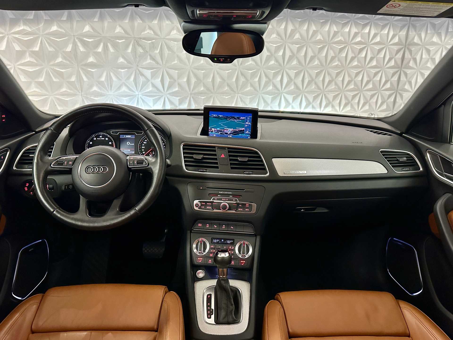 AUDI Q3 2.0 TFSI quattro S-tronic-image-17