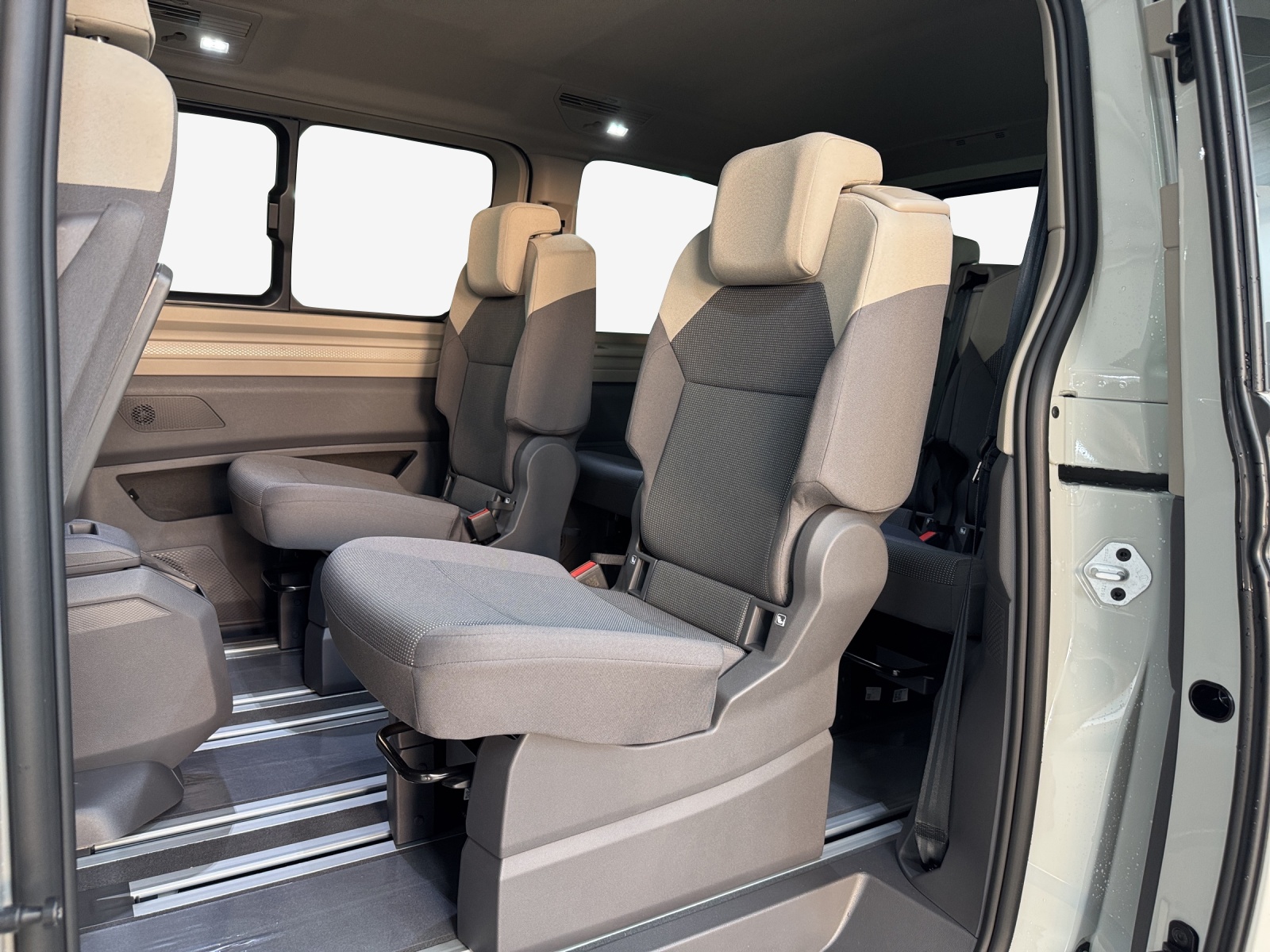 VW Multivan 2.0 TDI Trend Liberty DSG-image-11