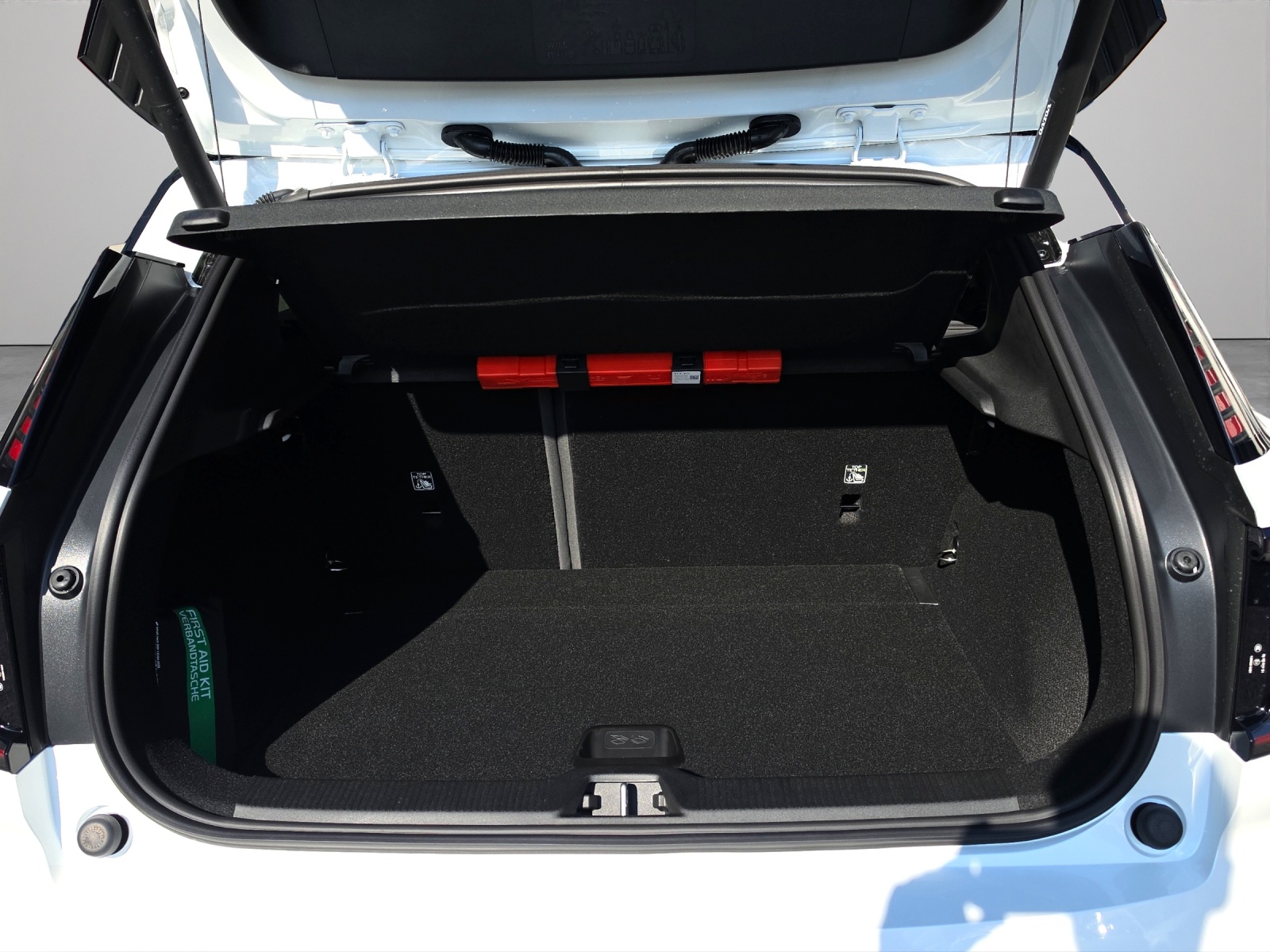 VOLVO EX30 P8 69 kWh AWD Ultra-image-14