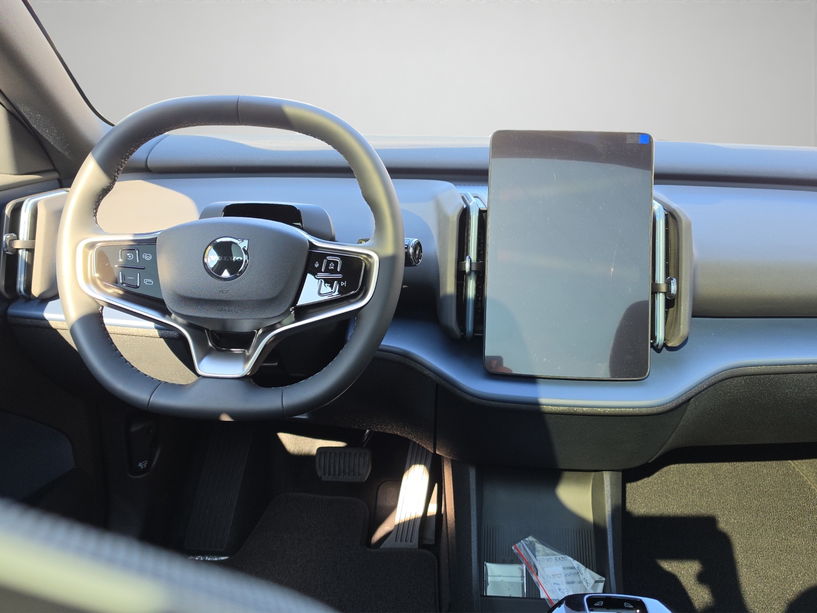 VOLVO EX30 P8 69 kWh AWD Ultra-image-12