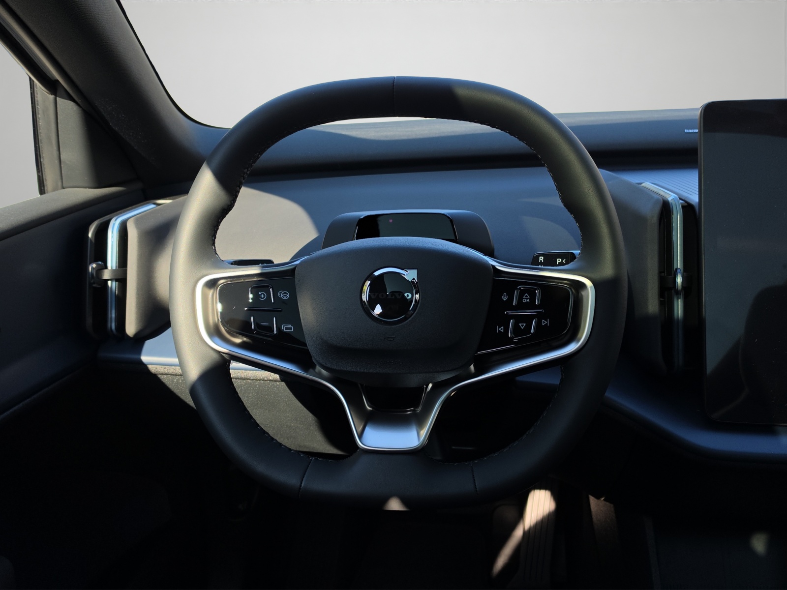 VOLVO EX30 P8 69 kWh AWD Ultra-image-10