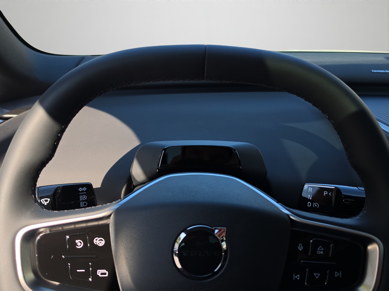 VOLVO EX30 P8 69 kWh AWD Ultra-image-16
