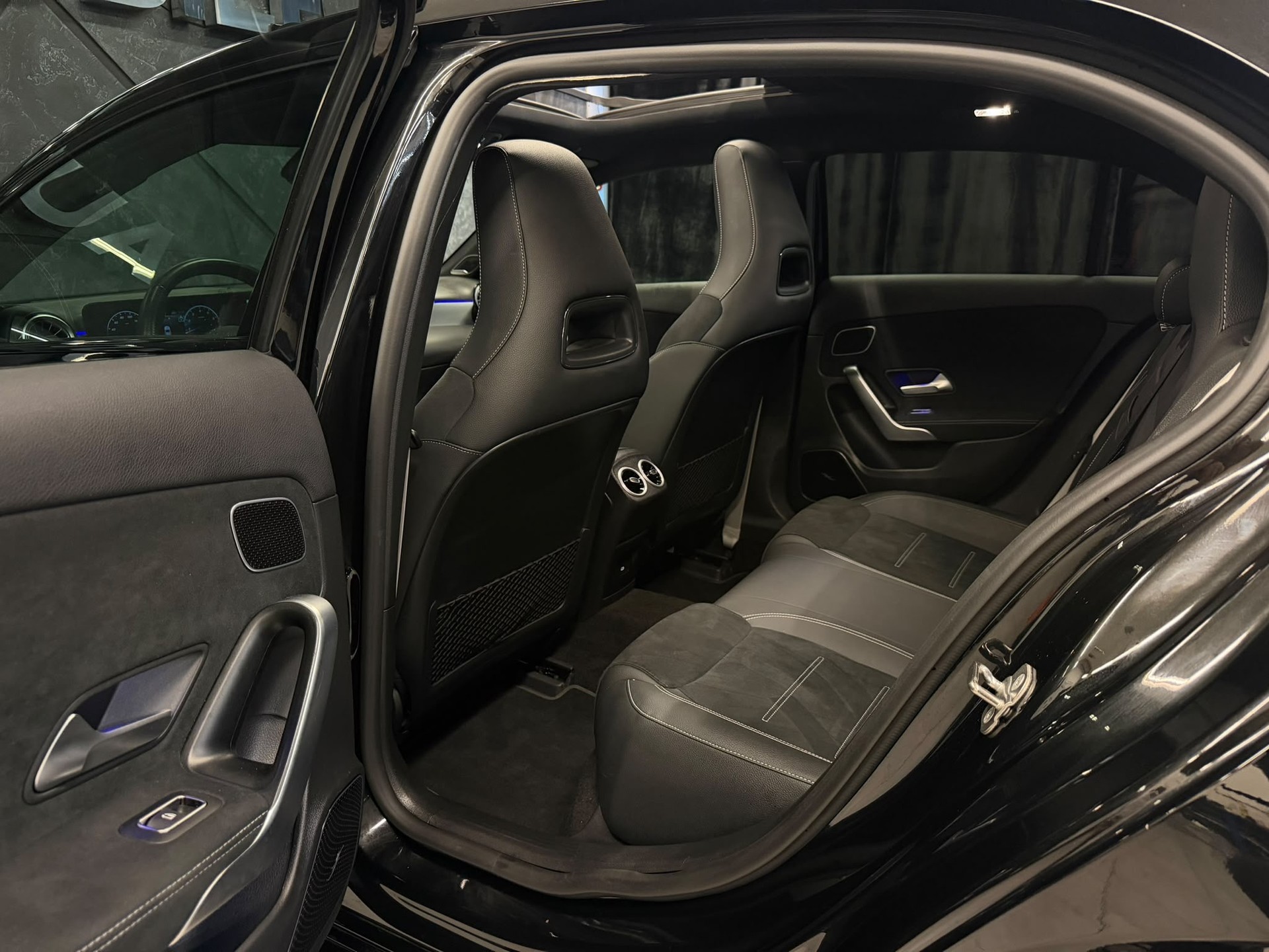 MERCEDES-BENZ A 250 4Matic 8G-DCT-image-15