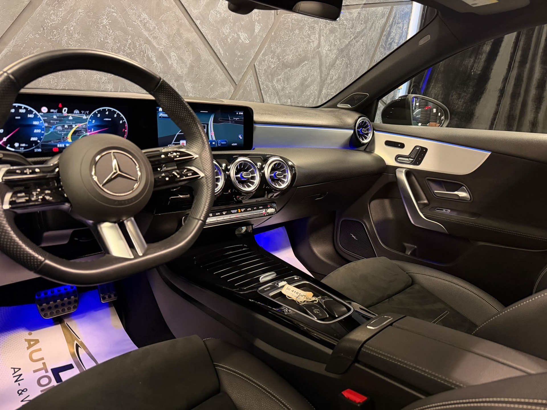 MERCEDES-BENZ A 250 4Matic 8G-DCT-image-10