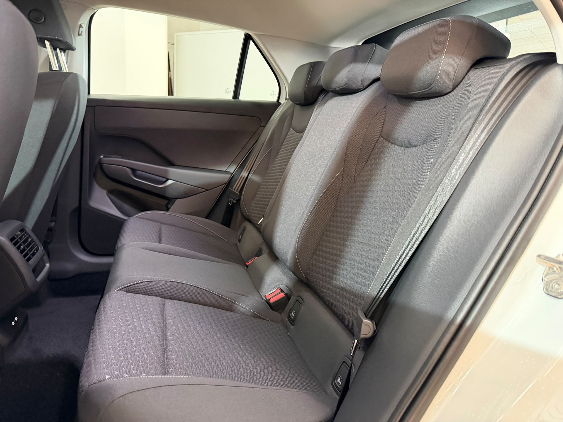 VW T-Roc 1.5 eTSI mHEV Trend DSG-image-9