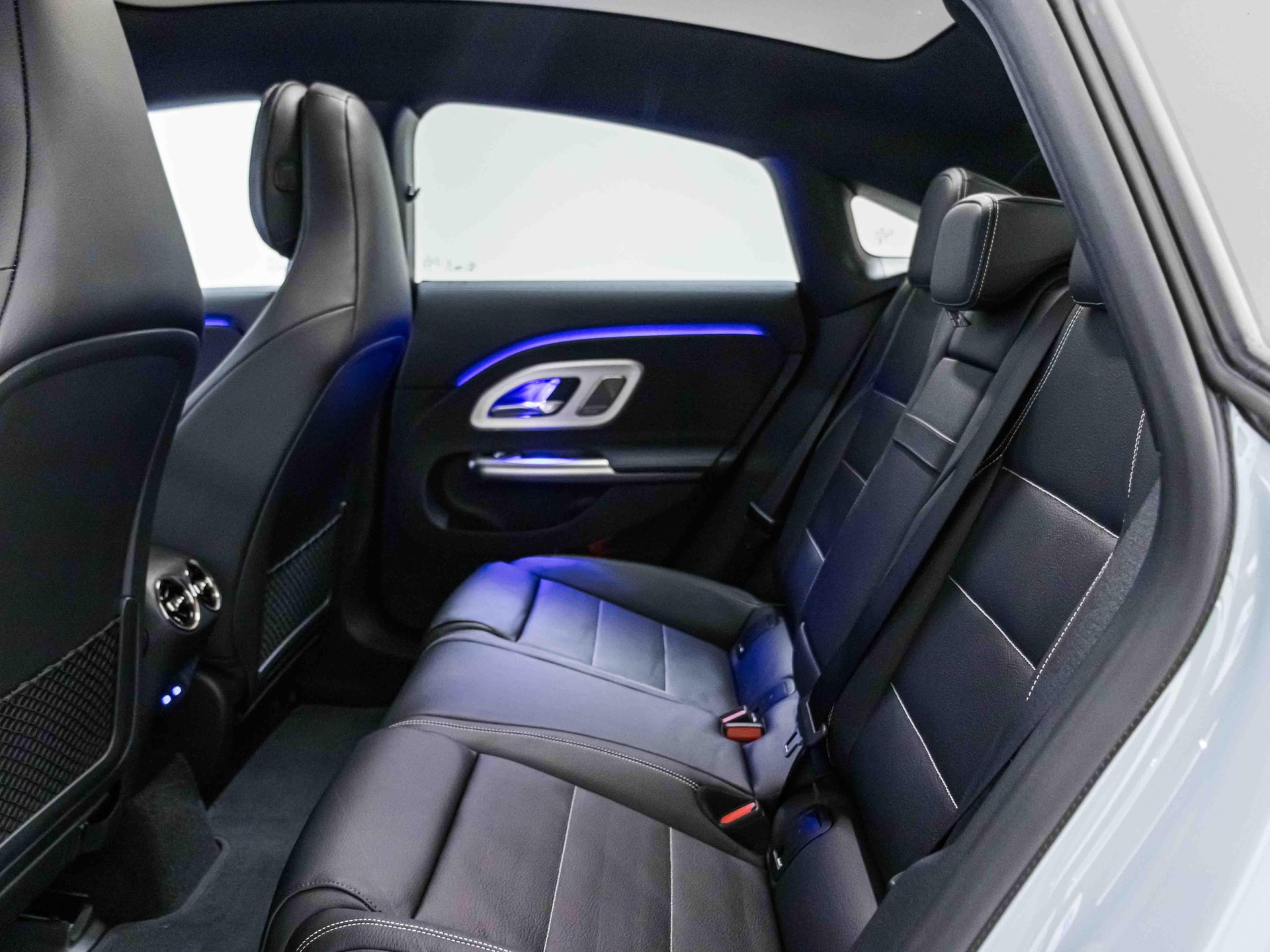 MERCEDES-BENZ CLA 350 4MATIC EQ-image-7
