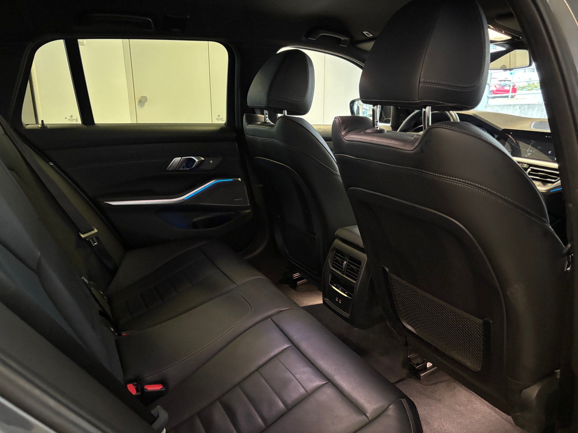 BMW 330e x DriveTouring M Sport Steptronic-image-10