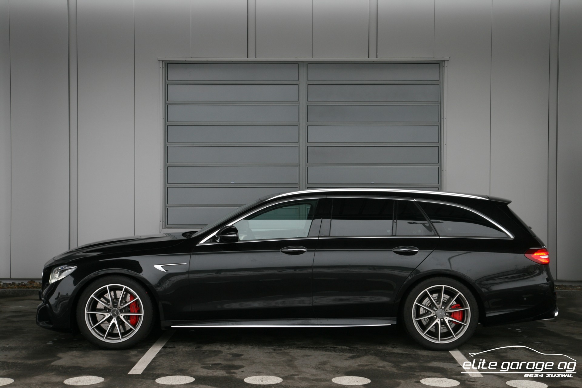 MERCEDES-BENZ E 63 AMG S 4Matic 9G-Tronic AKRAPOVIC-image-1