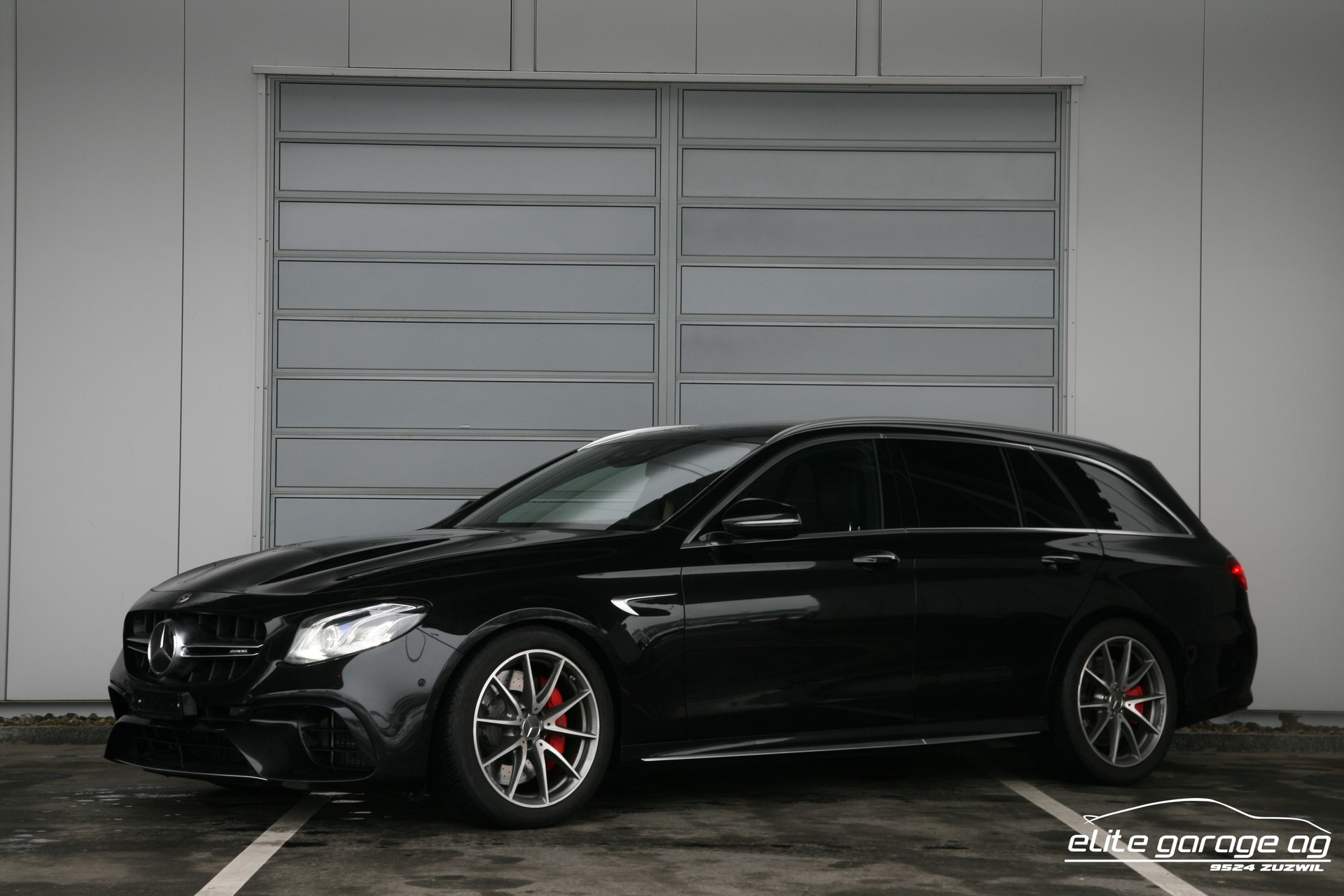 MERCEDES-BENZ E 63 AMG S 4Matic 9G-Tronic AKRAPOVIC-image-14