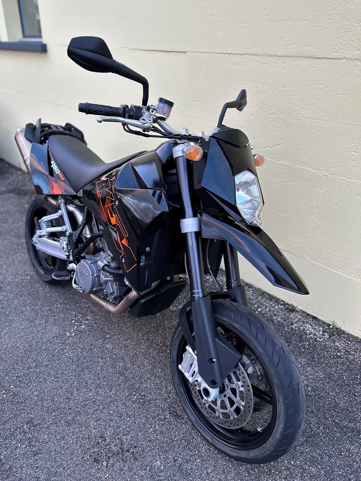 KTM 950 Supermoto-image-1