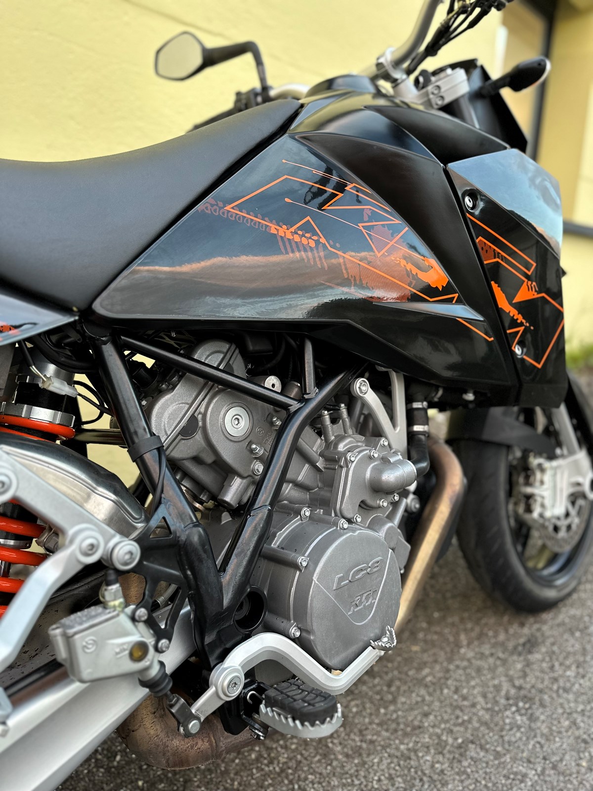 KTM 950 Supermoto-image-3