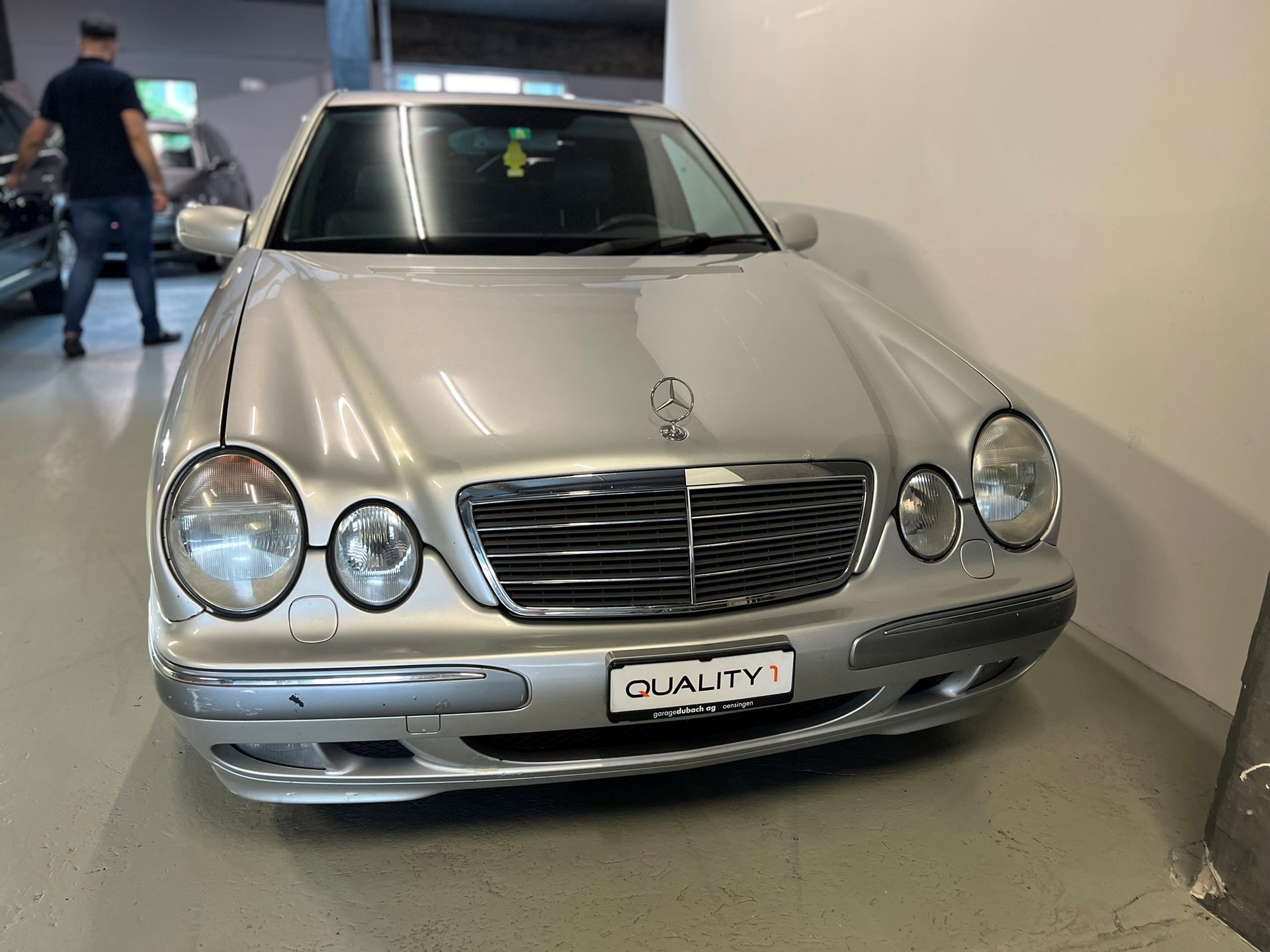 MERCEDES-BENZ E 320-image-0