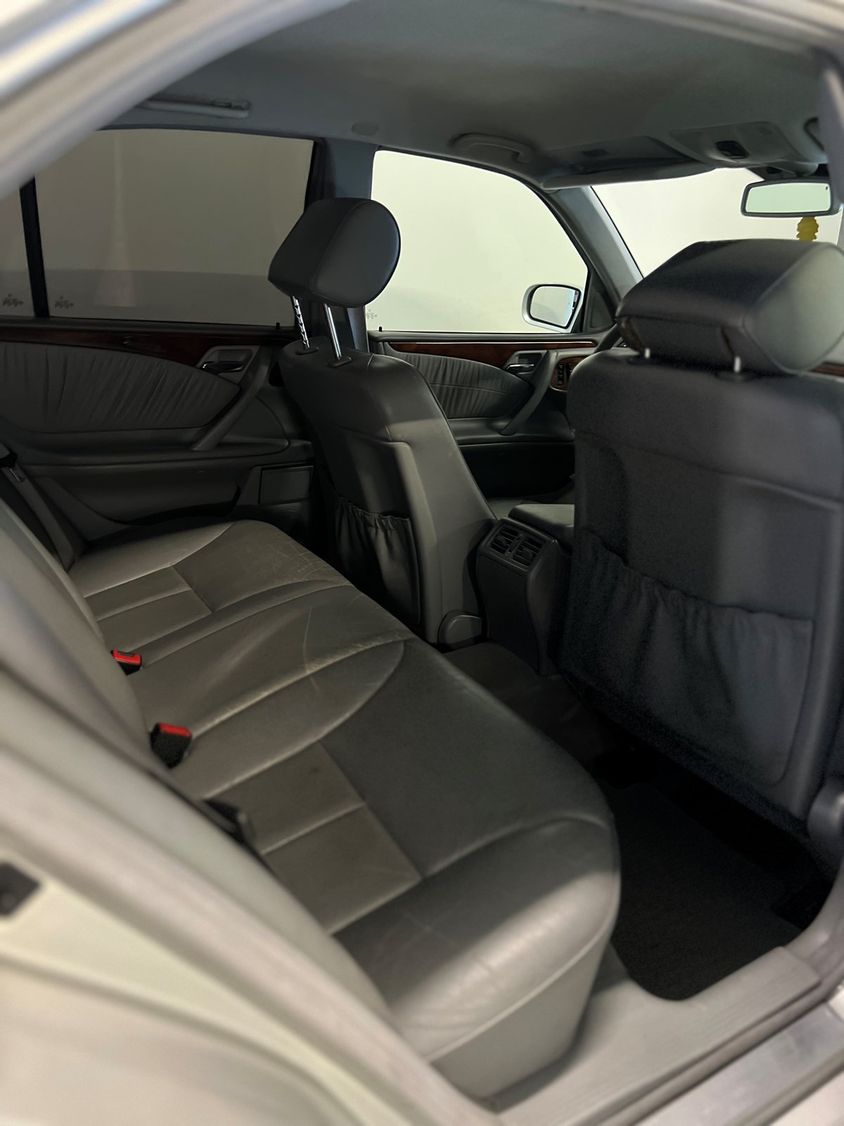 MERCEDES-BENZ E 320-image-5