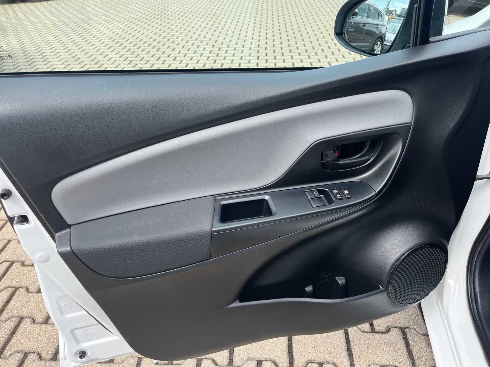 TOYOTA Yaris 1.5 VVT-i HSD Comfort-image-15