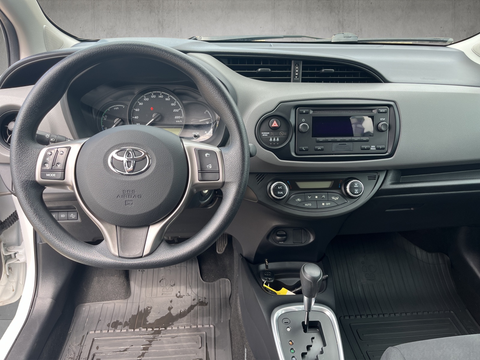 TOYOTA Yaris 1.5 VVT-i HSD Comfort-image-9