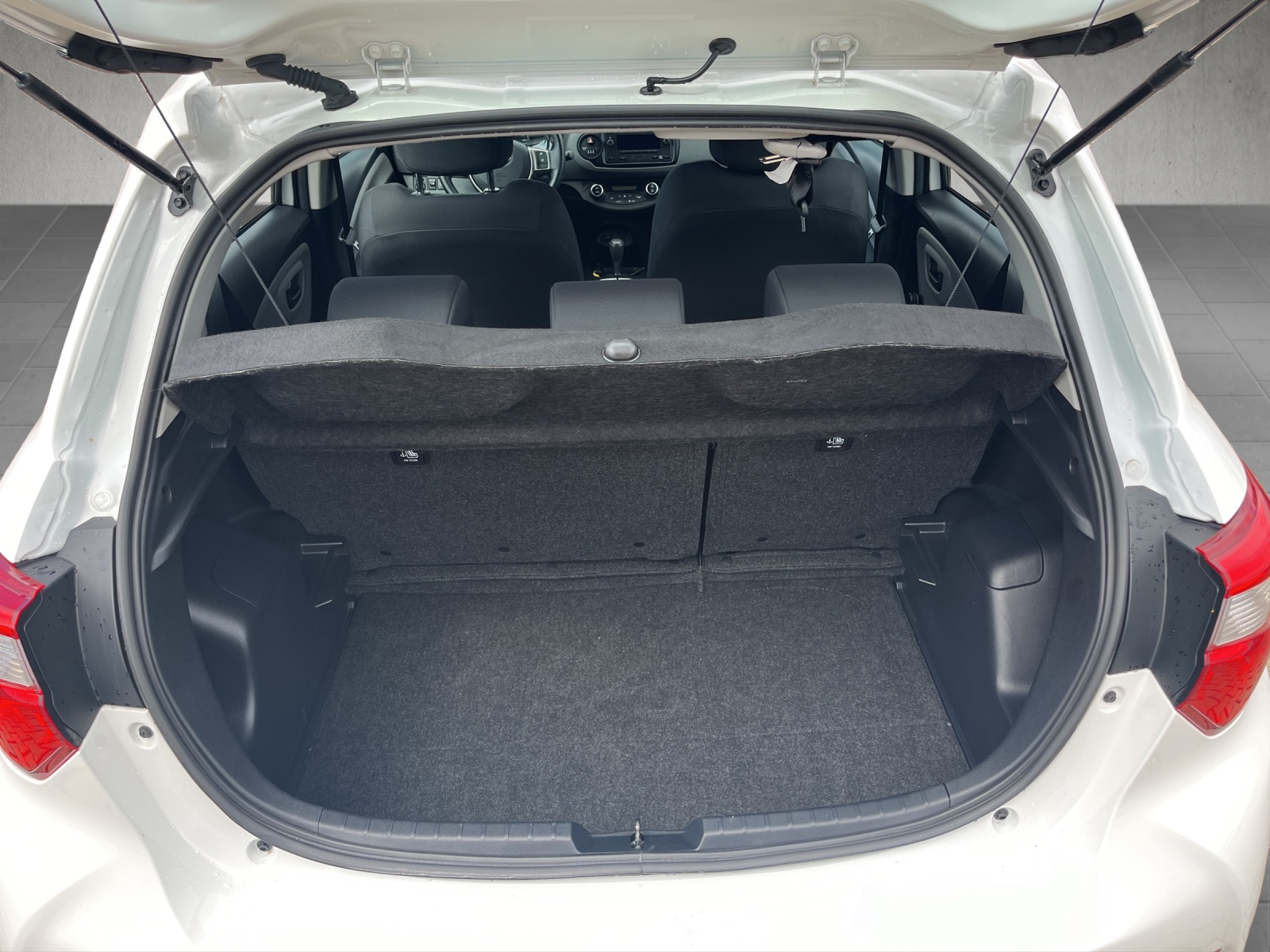 TOYOTA Yaris 1.5 VVT-i HSD Comfort-image-14