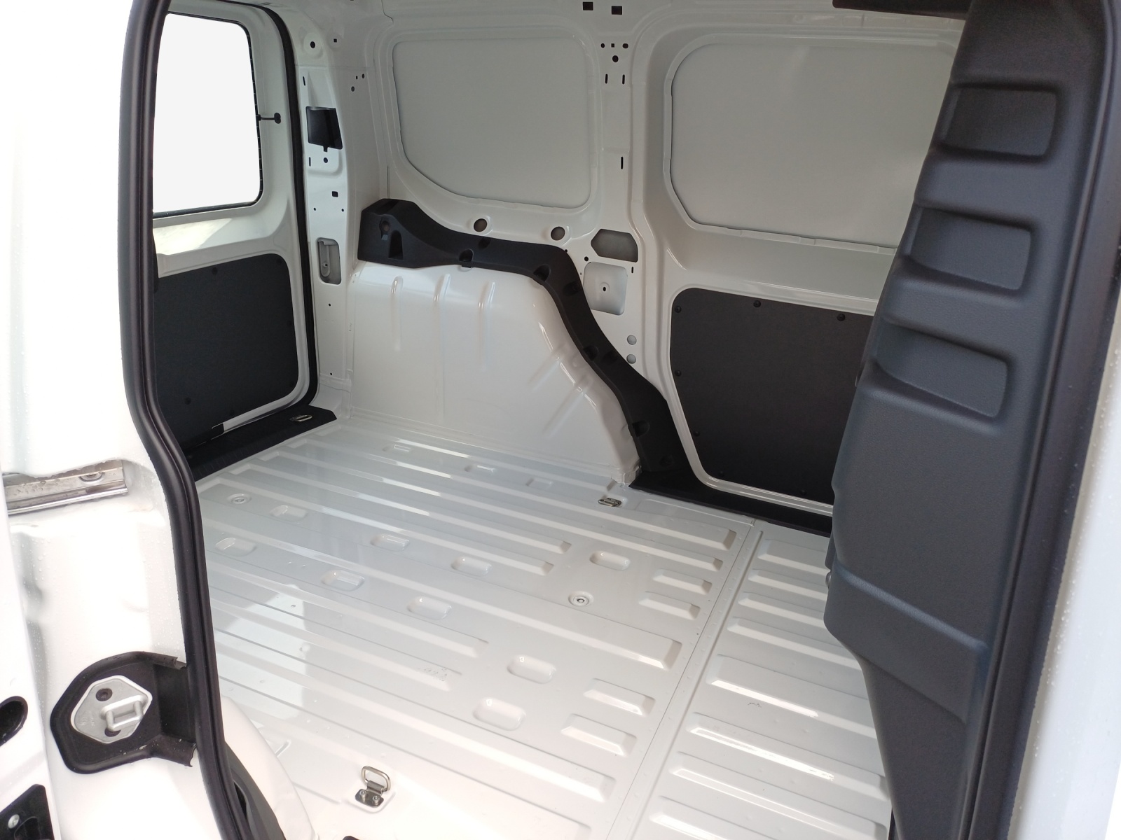 VW Caddy Cargo 1.5 TSI-image-11