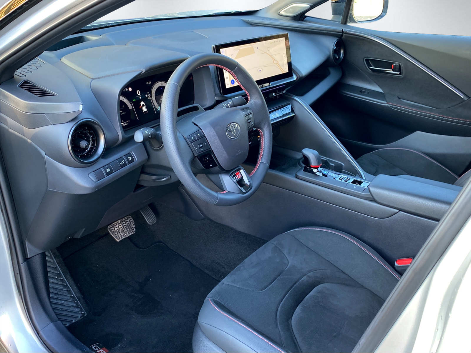 TOYOTA C-HR 2.0 HEV GR Sport Premiere 4x4-image-13