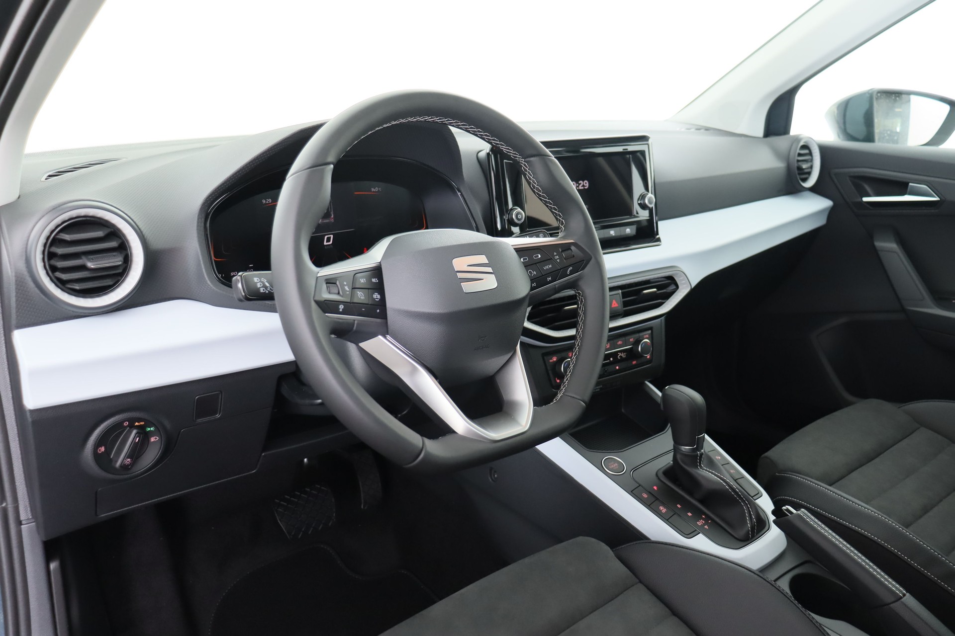 SEAT Arona 1.0 TSI Eco GO DSG-image-13