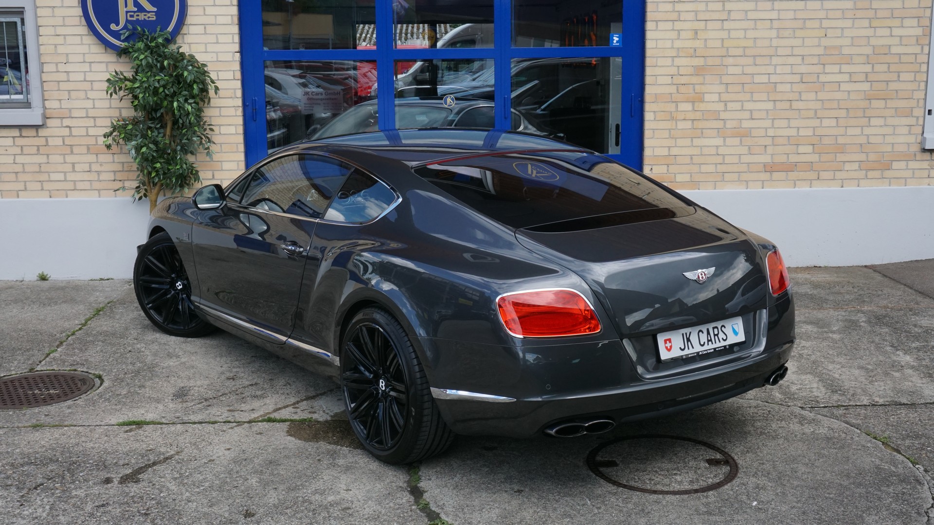 BENTLEY Continental GT 4.0 V8-image-9