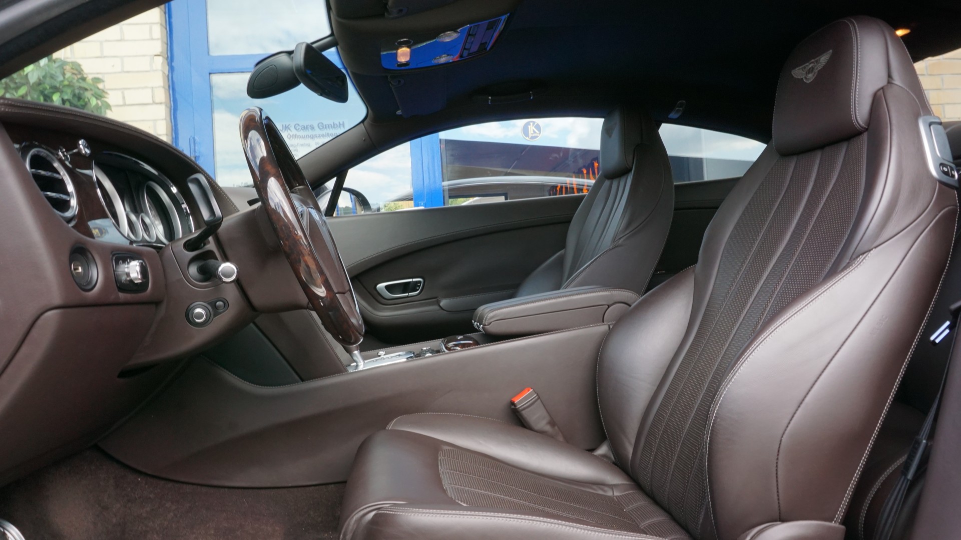 BENTLEY Continental GT 4.0 V8-image-11