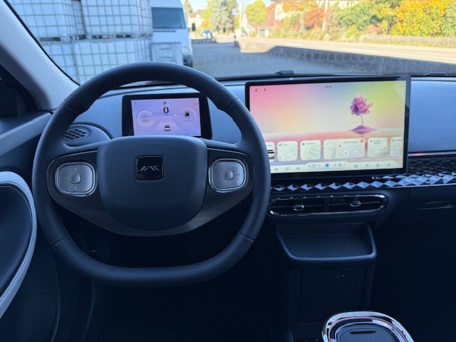 JAC E30X-image-7