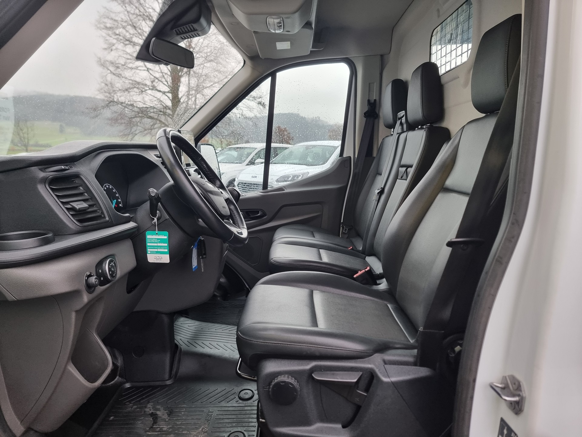 FORD Transit Van 350 L2 Trend 2.0 TDCi 130 4WD-image-9
