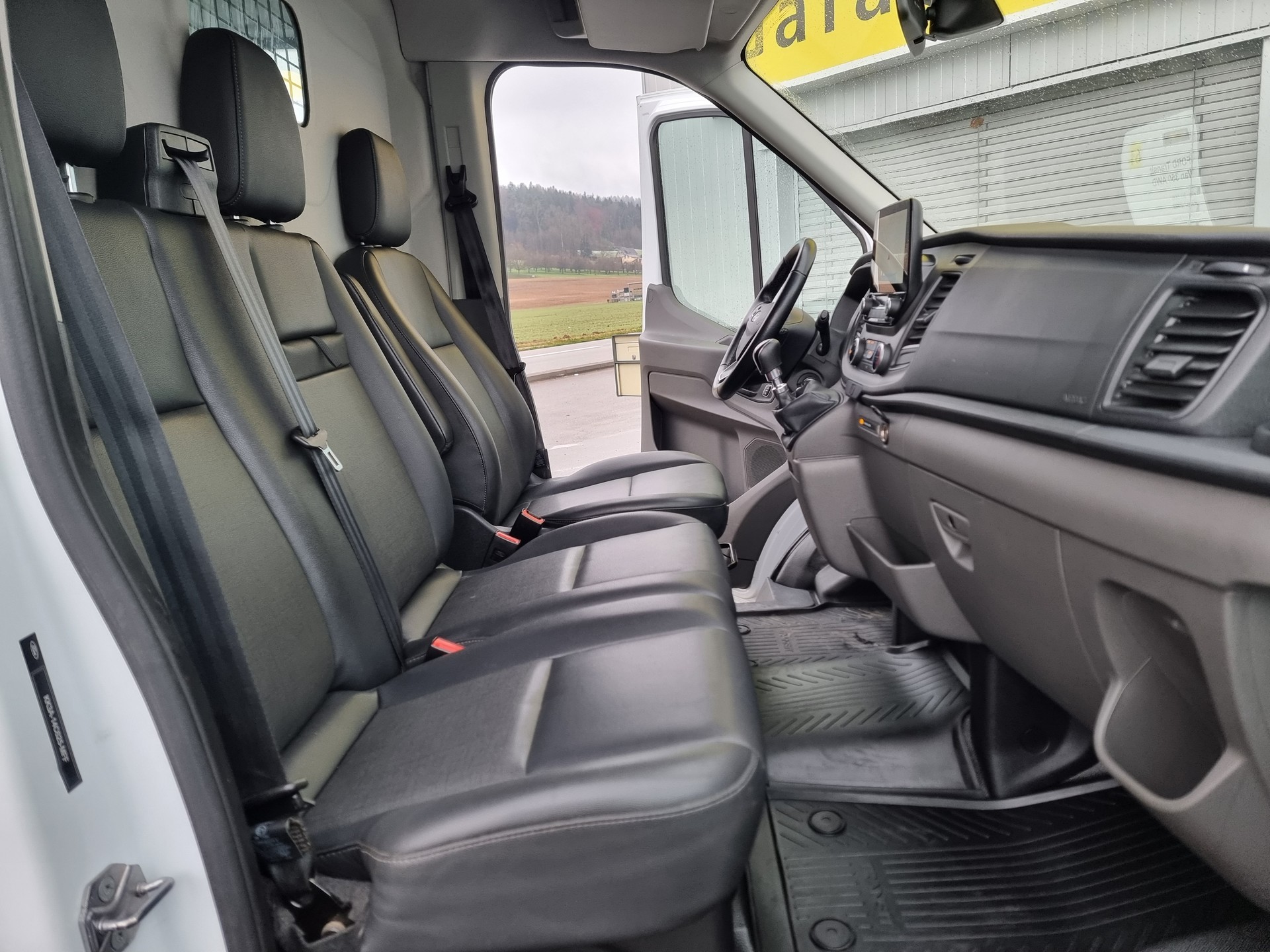 FORD Transit Van 350 L2 Trend 2.0 TDCi 130 4WD-image-10