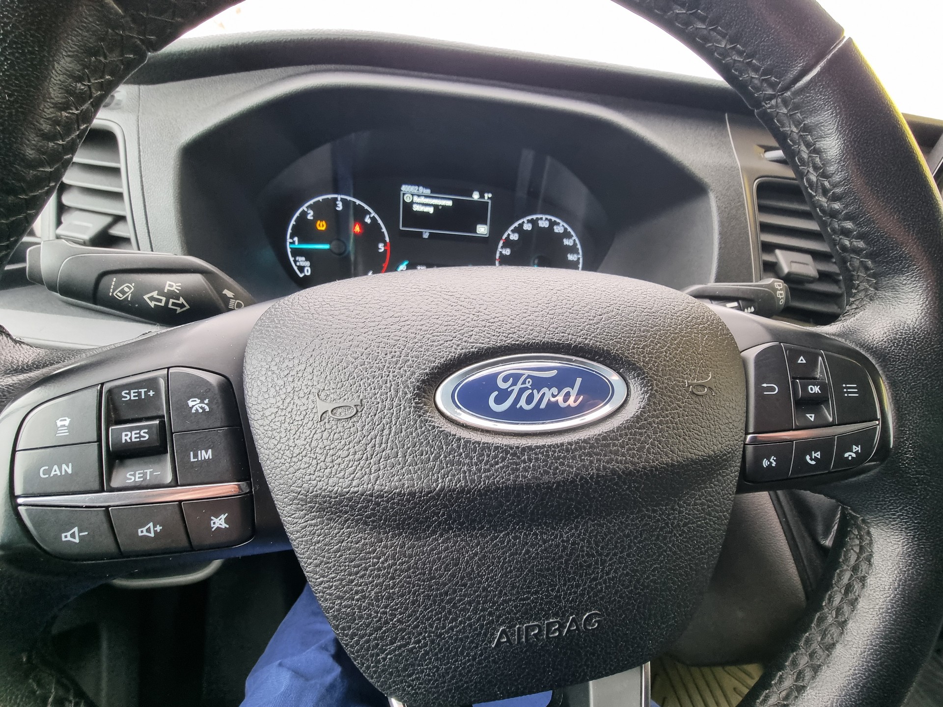 FORD Transit Van 350 L2 Trend 2.0 TDCi 130 4WD-image-5