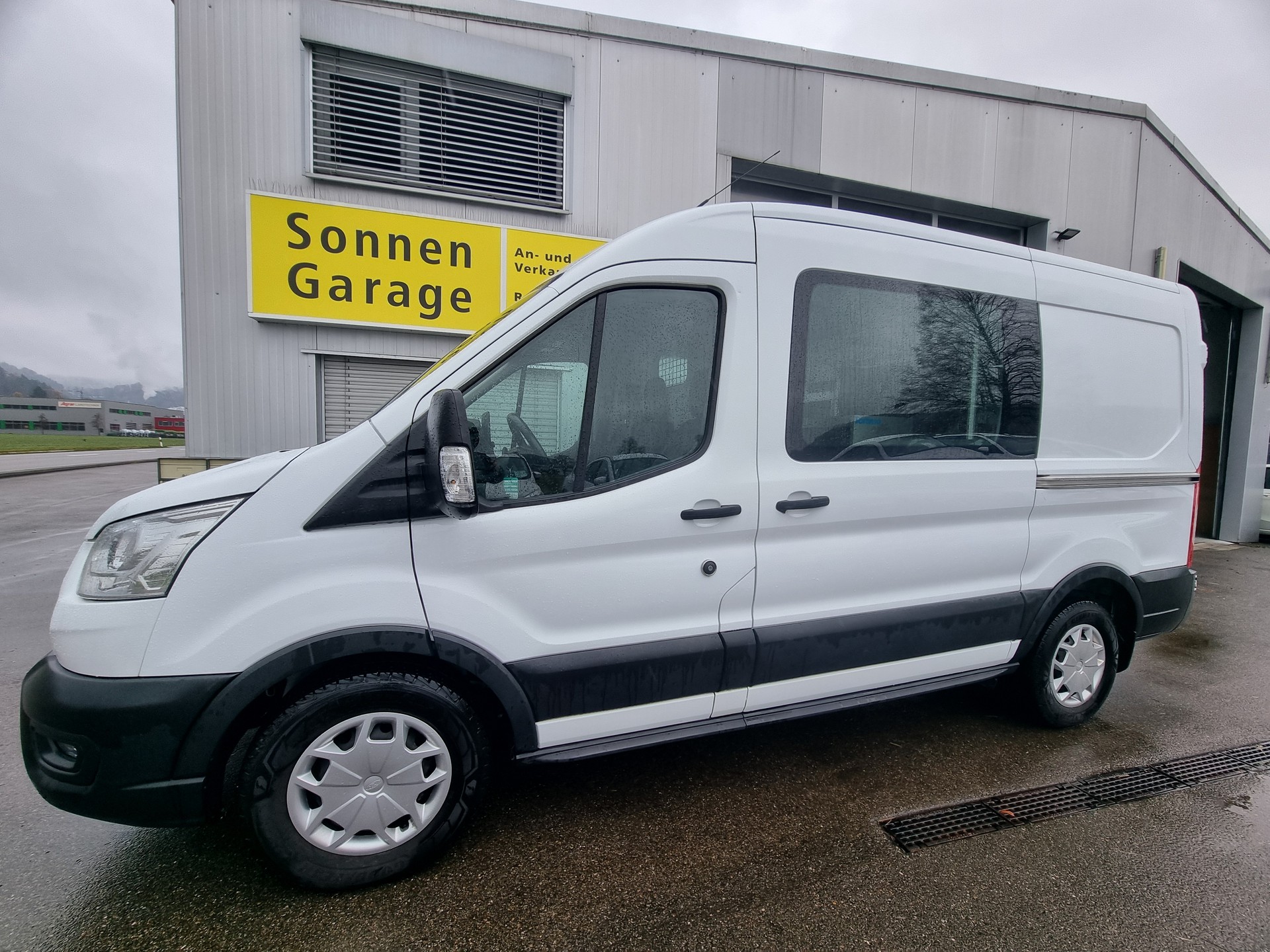 FORD Transit Van 350 L2 Trend 2.0 TDCi 130 4WD-image-3