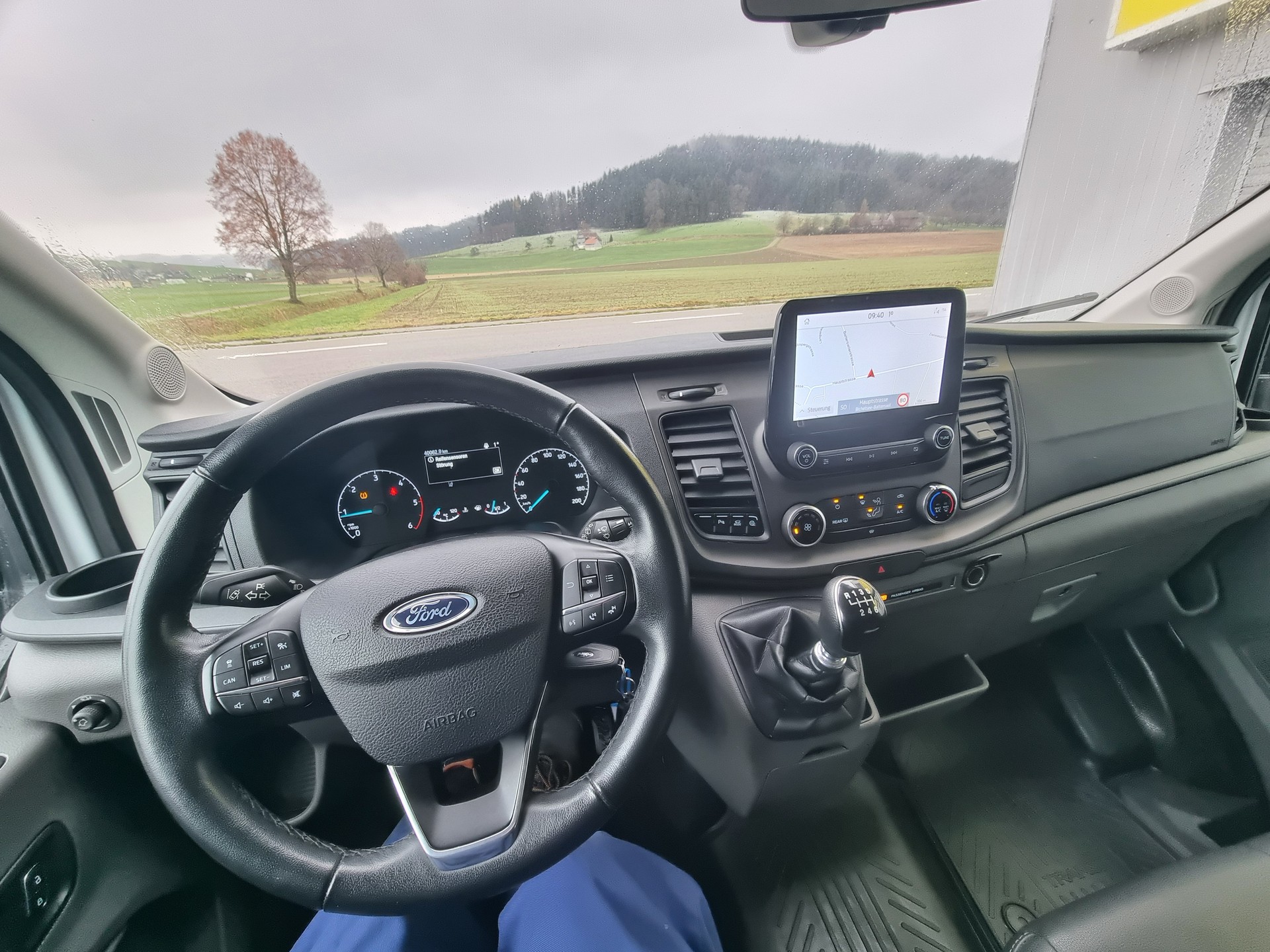 FORD Transit Van 350 L2 Trend 2.0 TDCi 130 4WD-image-4