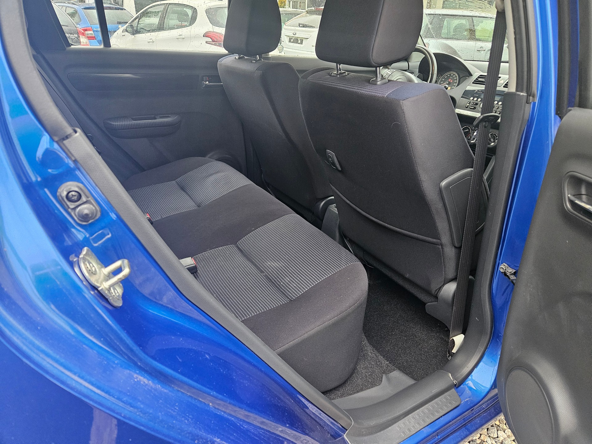 SUZUKI Swift 1.3i 16V GL Top Piz Sulai LE 4x4-image-10