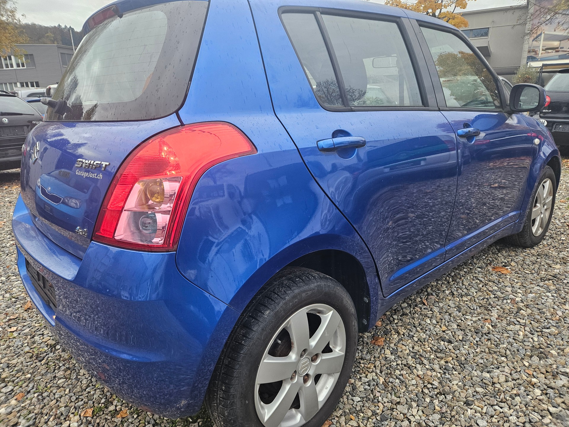 SUZUKI Swift 1.3i 16V GL Top Piz Sulai LE 4x4-image-3