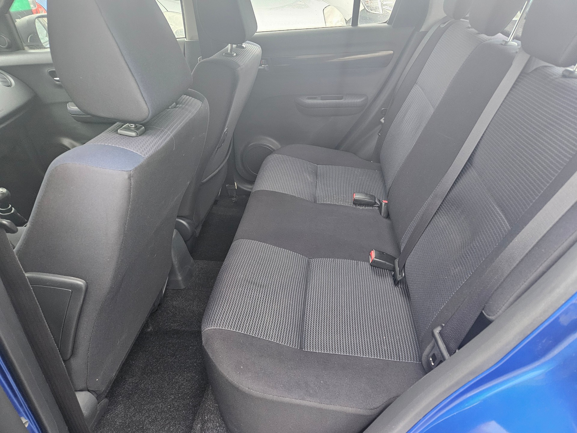 SUZUKI Swift 1.3i 16V GL Top Piz Sulai LE 4x4-image-8