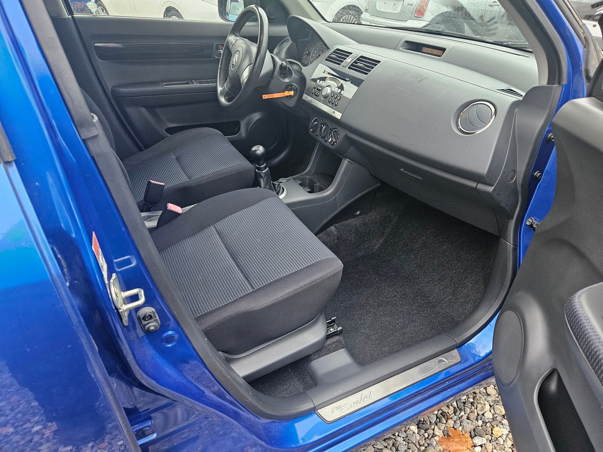 SUZUKI Swift 1.3i 16V GL Top Piz Sulai LE 4x4-image-11