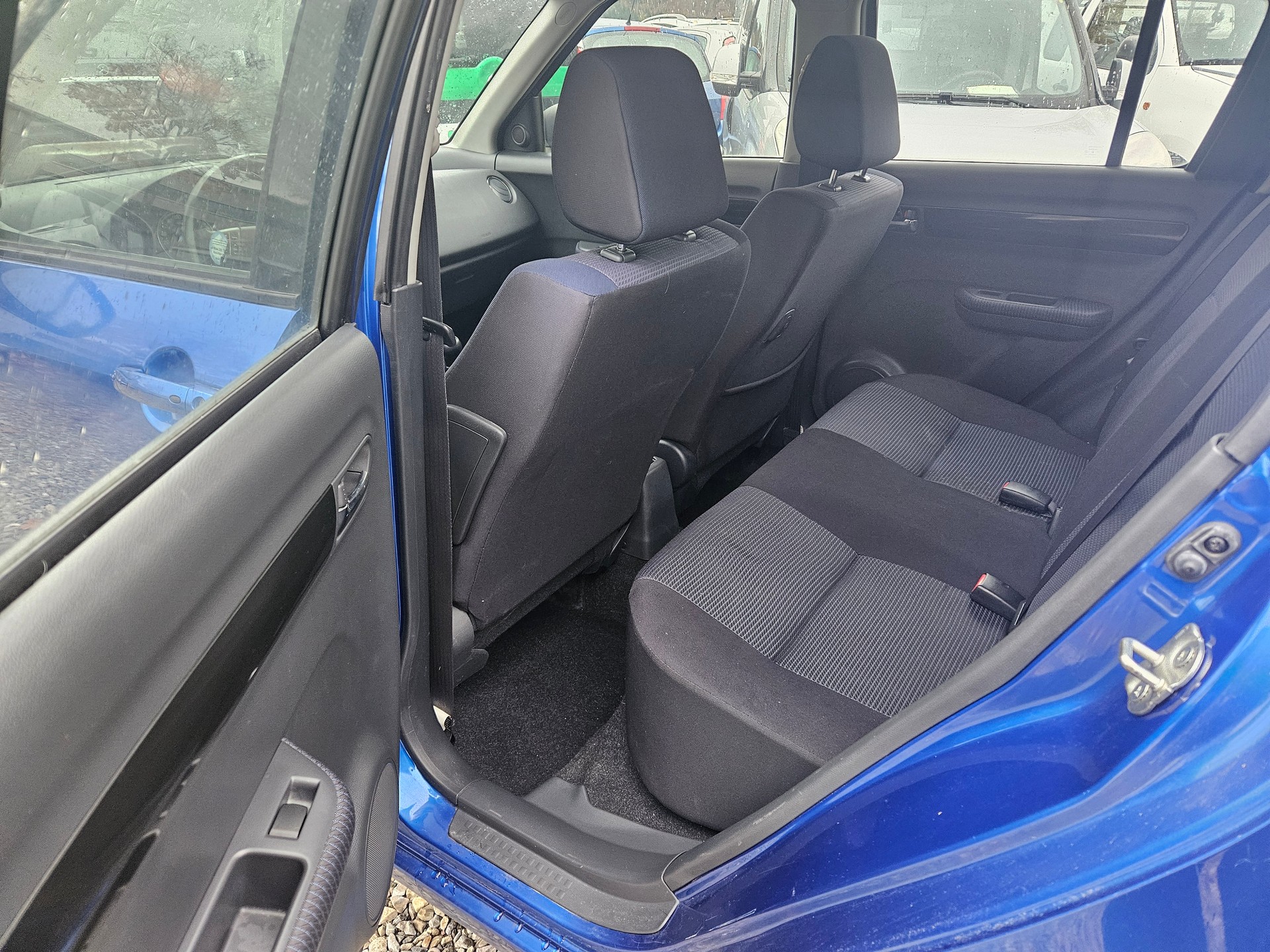 SUZUKI Swift 1.3i 16V GL Top Piz Sulai LE 4x4-image-9