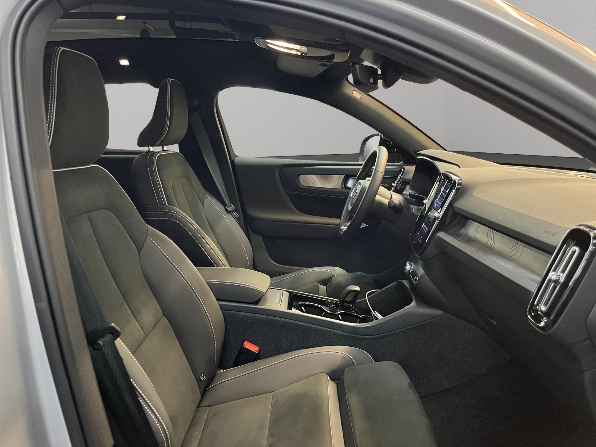 VOLVO C40 P8 Twin Recharge Ultimate AWD-image-9