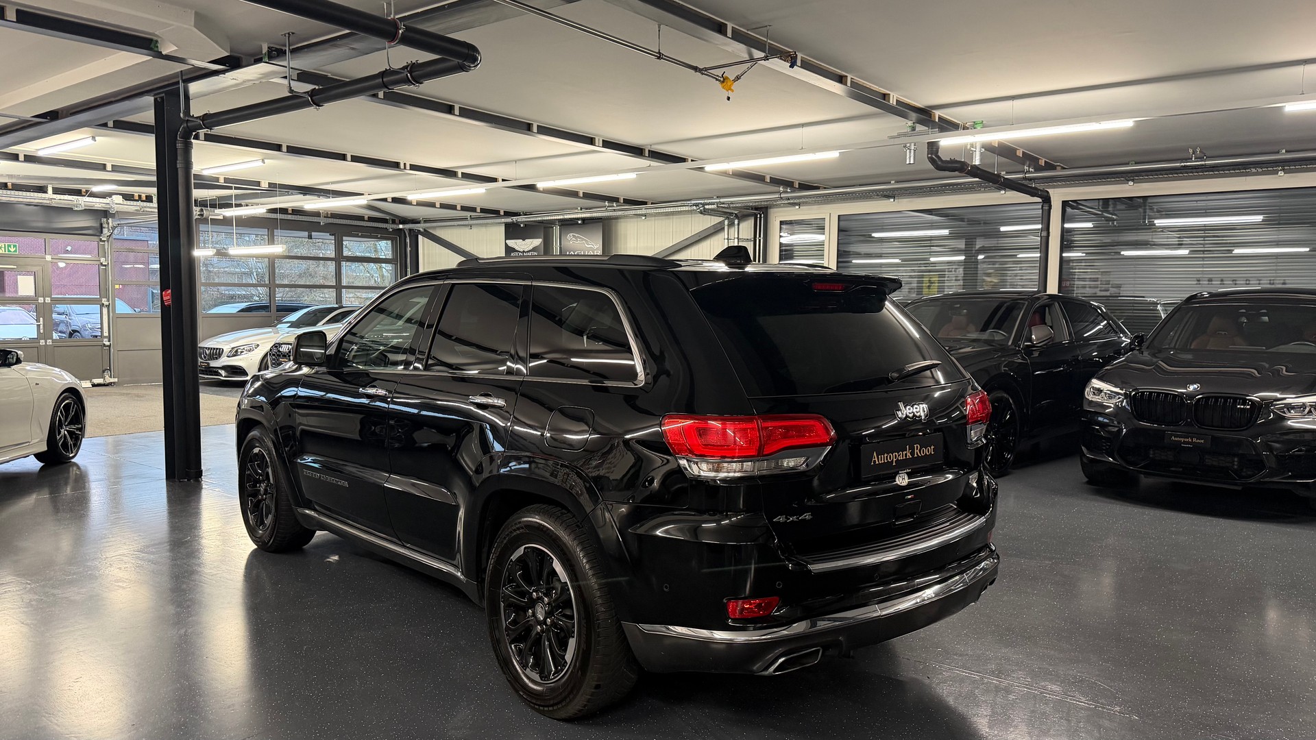 JEEP Grand Cherokee 3.0 CRD Summit Automatic-image-5