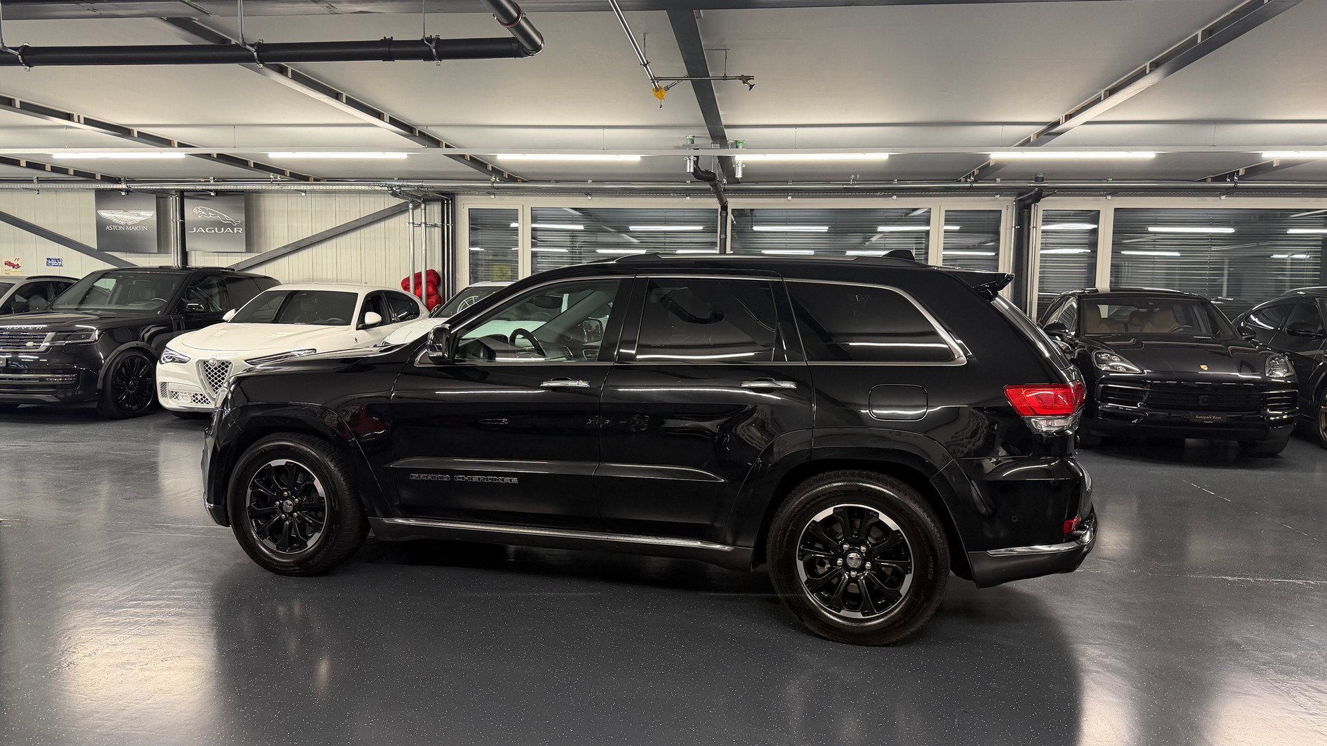 JEEP Grand Cherokee 3.0 CRD Summit Automatic-image-8