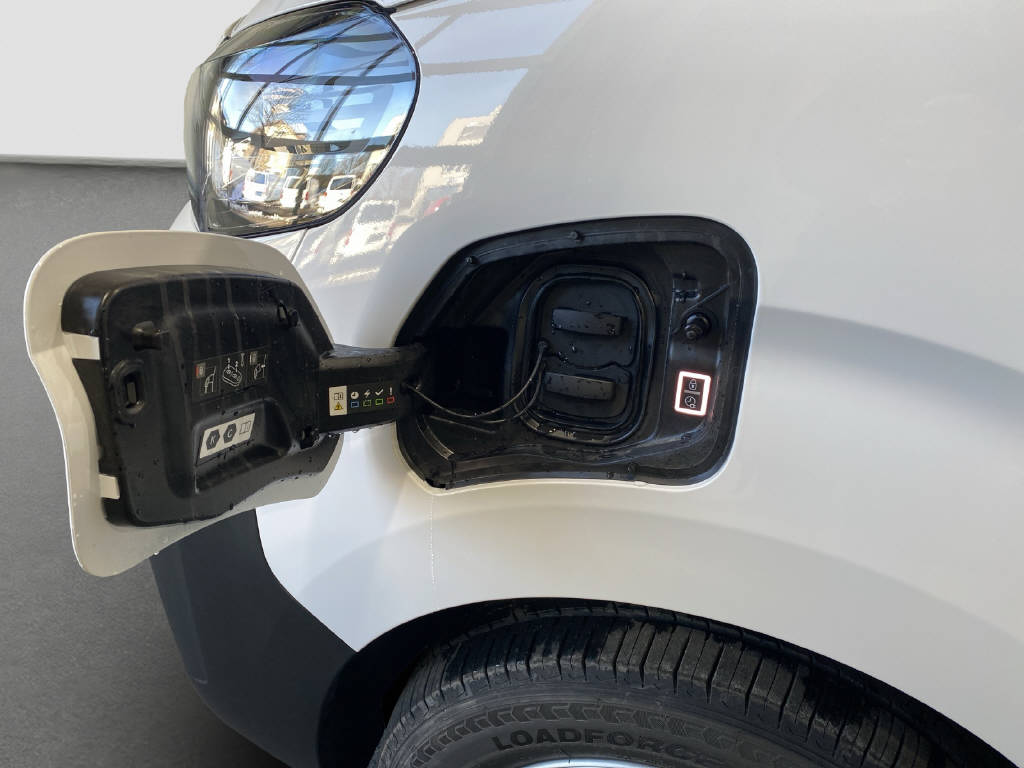 PEUGEOT e-Expert Plattform Standard 50 kWh 136 PS-image-14