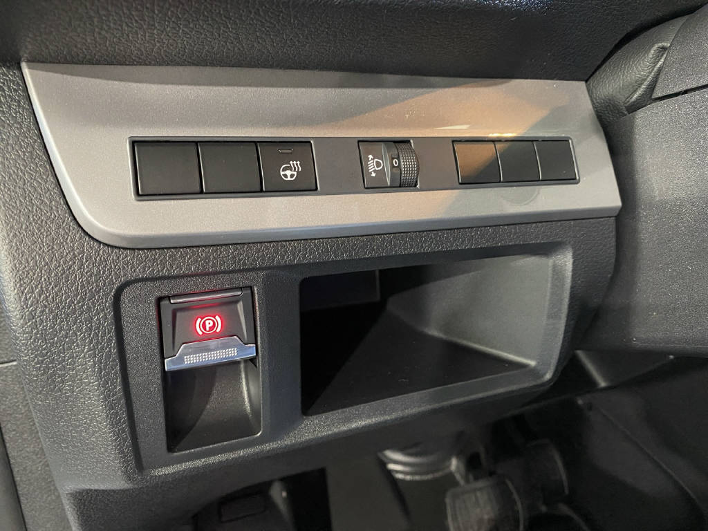 PEUGEOT e-Expert Plattform Standard 50 kWh 136 PS-image-12